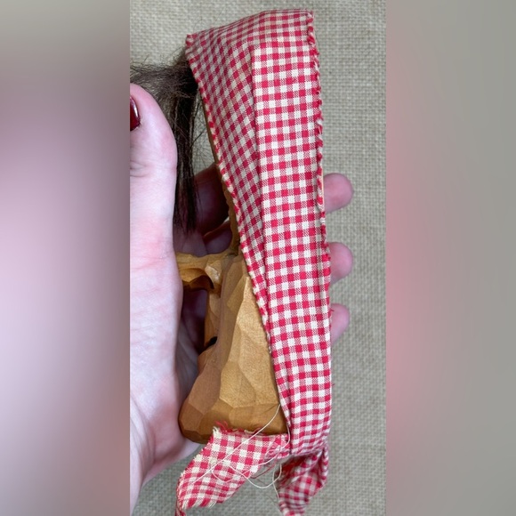 Vintage Schweizer Handarbeit Old Peasant Woman Carved Wood Face Wall Hanging - Picture 4 of 8